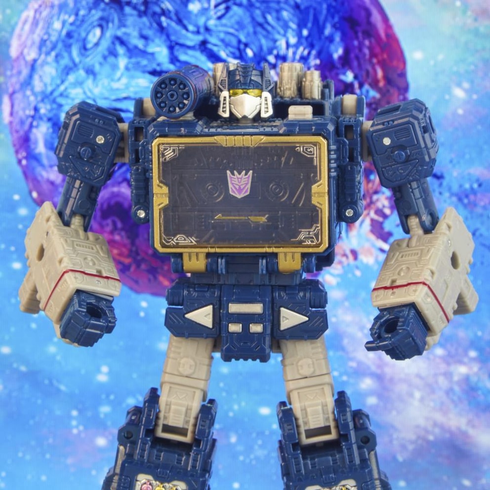 Transformers Generations Legacy Voyager Soundwave